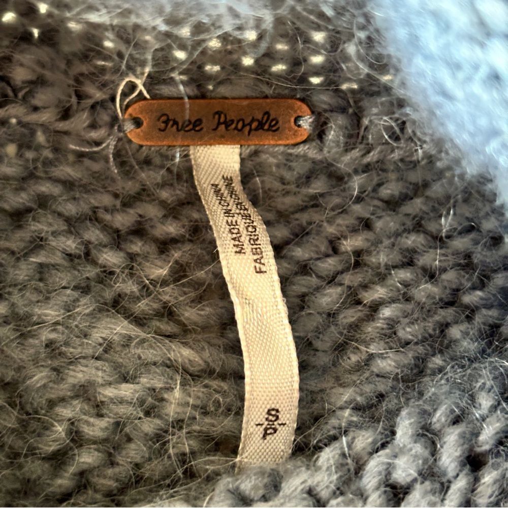 Free People Oversized Wool/Alpaca Grey/Blue Sweater Silver Zippers Sz S - Picture 10 of 10
